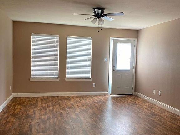 3rd image of 3017 Lake Side Dr