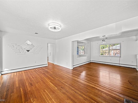 5th image of 1455 Woodbine Ave