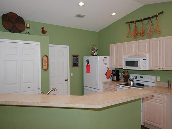 5th image of 2442 Woodyglen St
