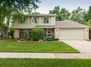 638 Newport St N, Roselle, IL 60172