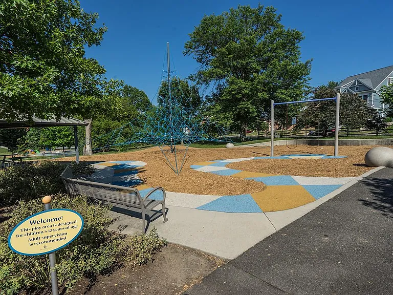 202 S Courthouse Rd — Photo 31