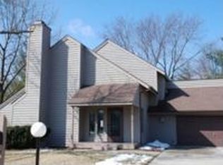 1518 Country Lake Dr, Champaign, IL 61821