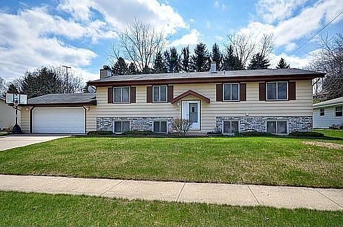 1st image of 415 Highland Dr