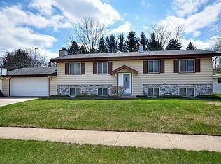 415 Highland Dr, Grafton, WI 53024