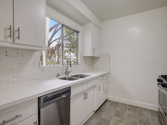 4th image of 10584 Santa Monica Blvd APT 205