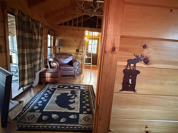 4th image of 157 Wolf Ln #12