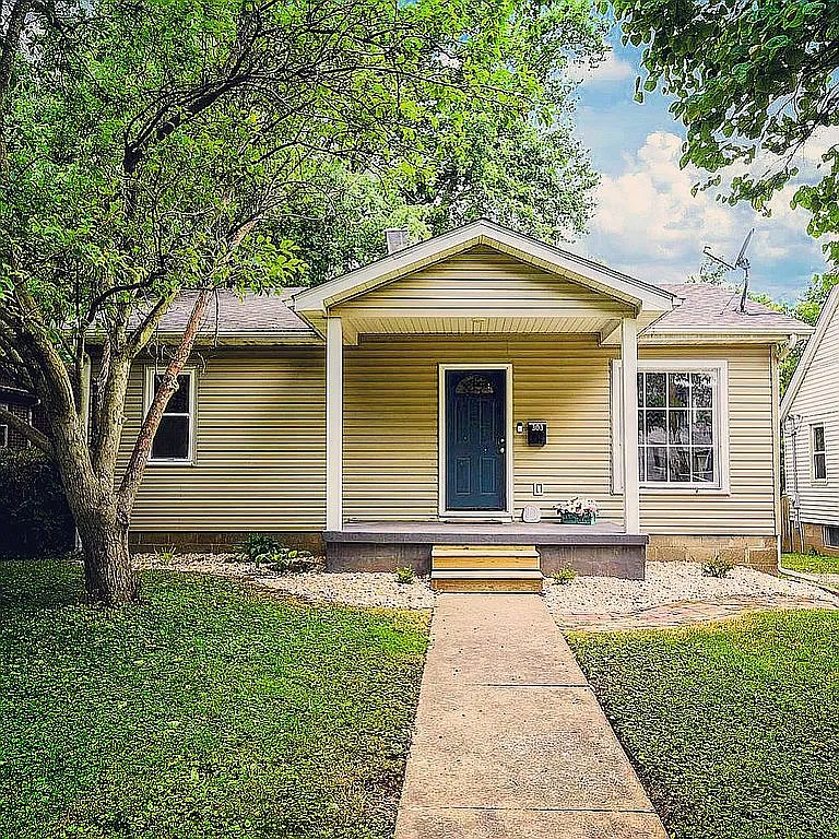 303 Clay St photo 1