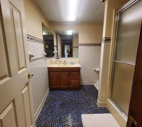 4th image of 376 Centerhill Ave #1
