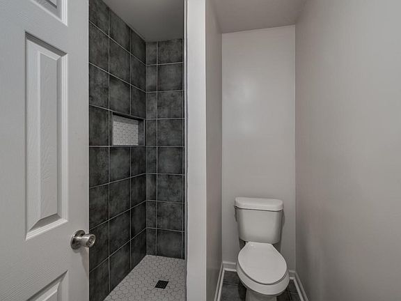 3rd image of 501 Pine Park St