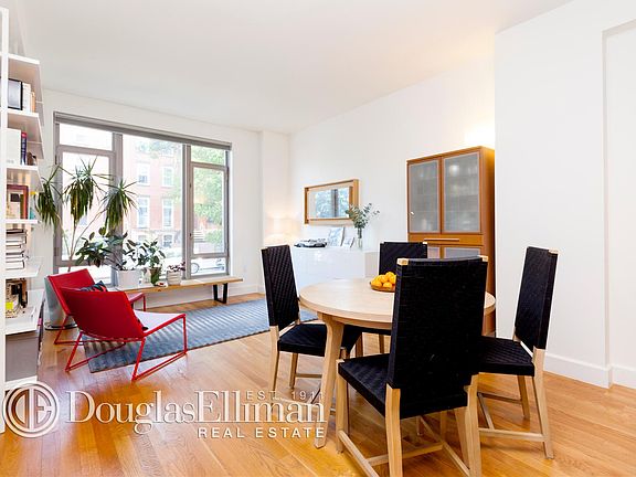 4th image of 315 Gates Ave APT 1A