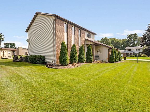 3rd image of 11923 Bergamot Dr
