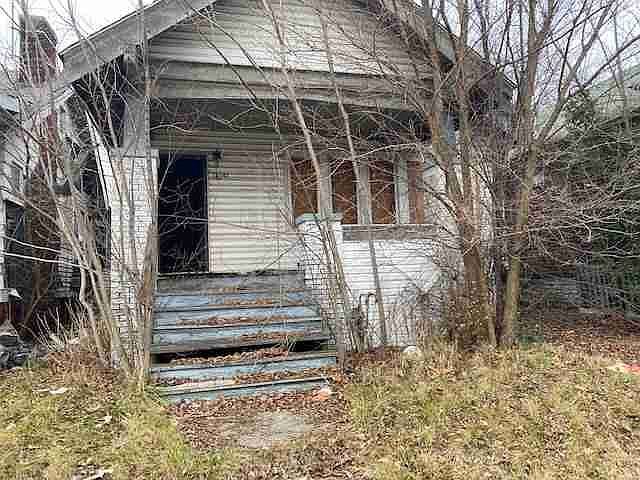 12141 Greenlawn