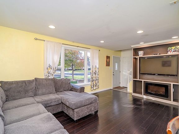 5th image of 13155 Village Ln