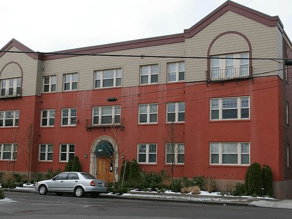 2nd image of 5005 Phinney Ave N #19350916