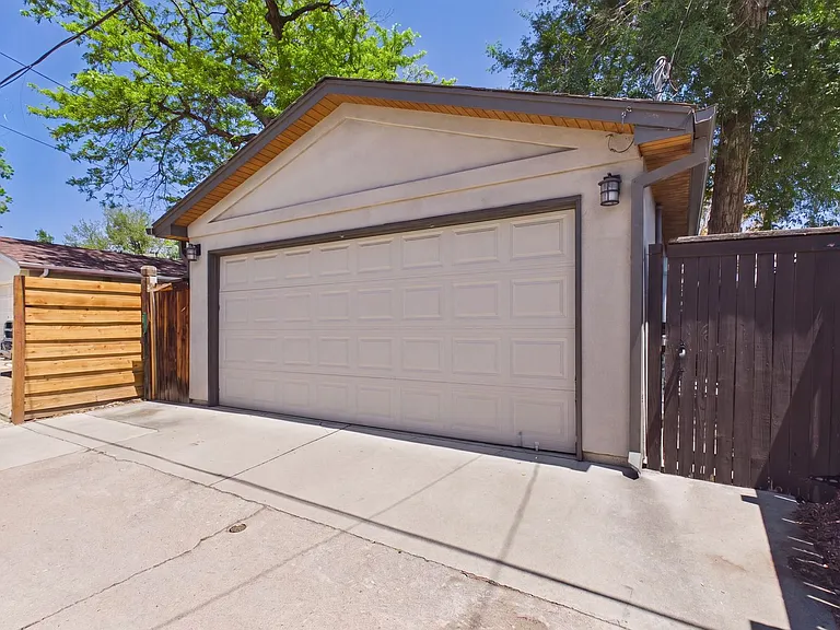 1275 S Clayton St — Photo 36