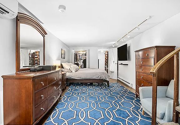 5th image of 354 W 23rd St APT Gc