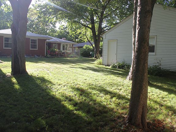 4th image of 391 S Slusser St