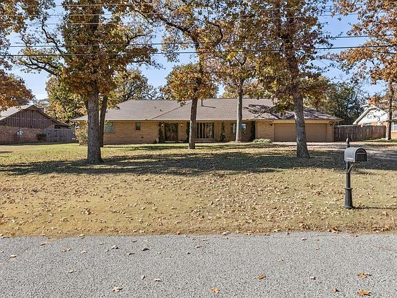 3rd image of 1421 N Fordson Dr