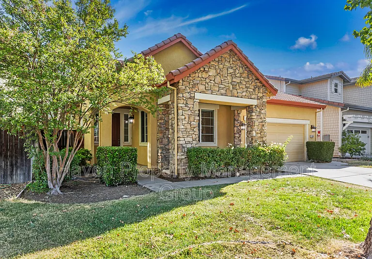 1659 Whispering Wind Dr — Photo 1