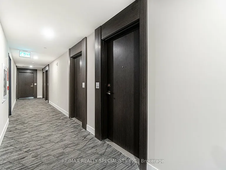 15 Queen St S #2206 — Photo 4