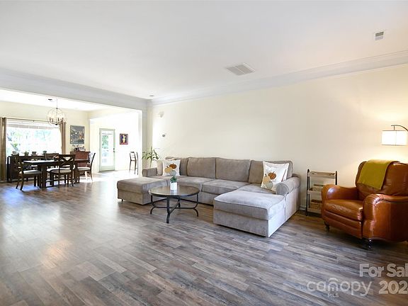 3rd image of 114 Clacton Ct
