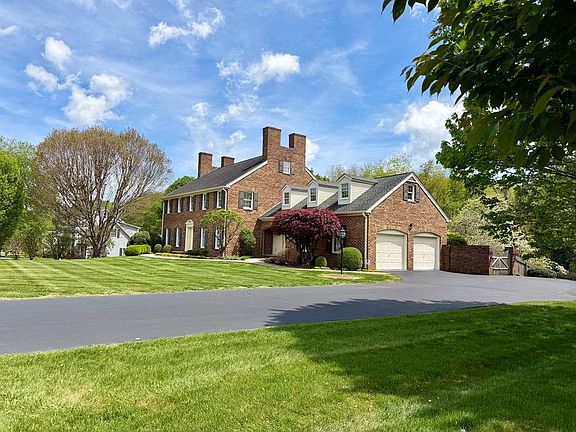 3rd image of 244 Roscommon Dr