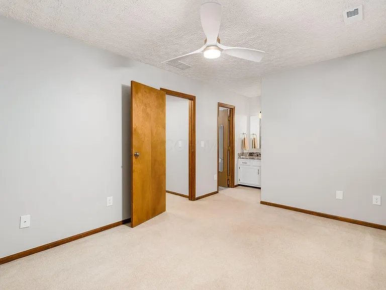 5841 Elmbridge Ln #4-27 — Photo 32