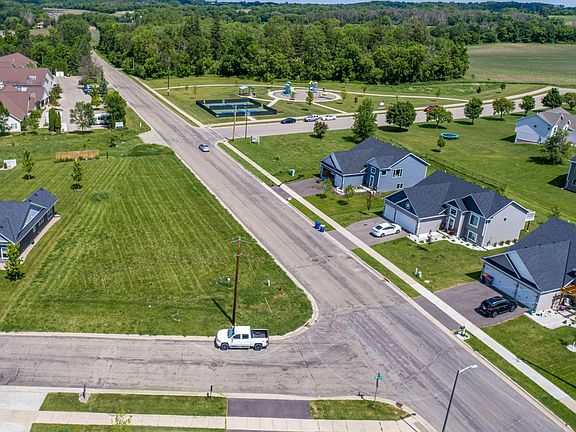 4th image of 2103 Primrose Ln