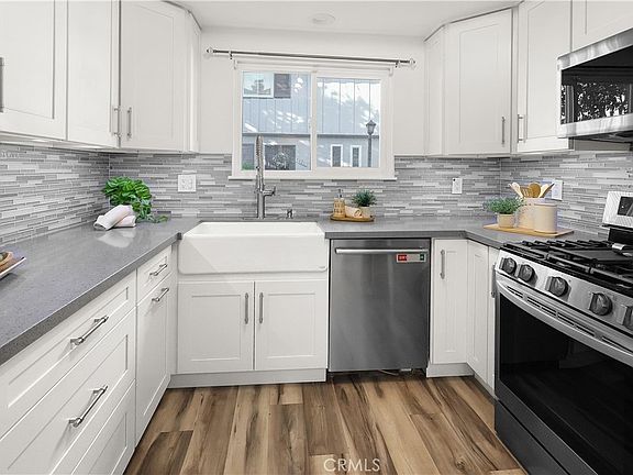 3rd image of 1111 E 1st St