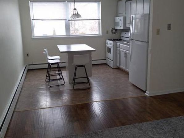 901 Pleasant Ave