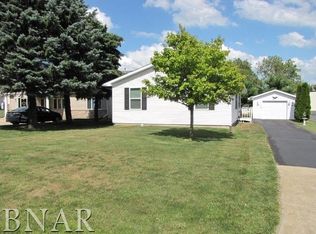 157 S Elm St, El Paso, IL 61738