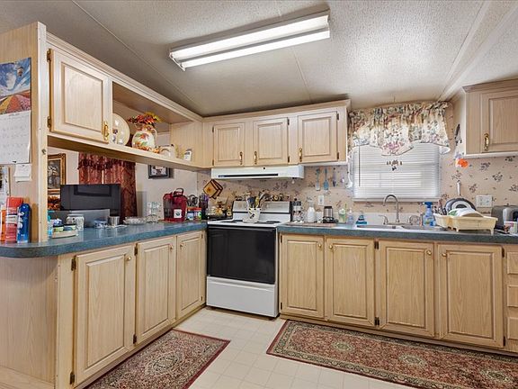 3rd image of 187 SE Loxley Glen
