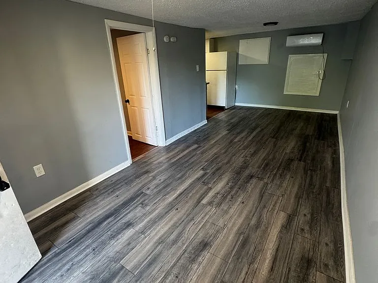 1842 Grace Rd — Photo 3