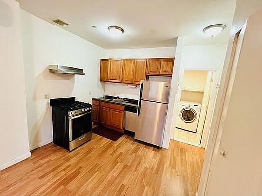 3rd image of 261 W 126th St #1R