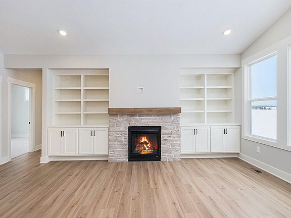 3rd image of 4026 Boulder View Dr NE
