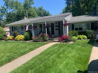 32566 James St, Garden City, MI 48135