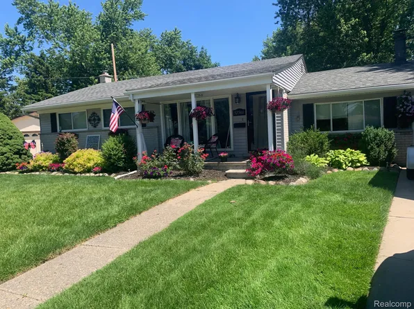 32566 James St, Garden City, MI 48135