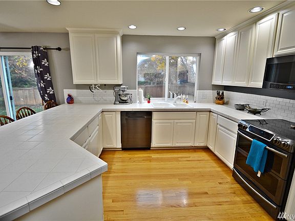 5th image of 9504 181st Ave E