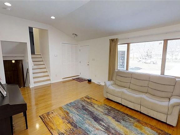 5th image of 22665 Bard Ave
