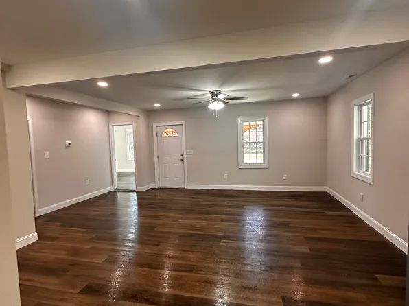 215 E Railroad St, Clinton, NC 28328