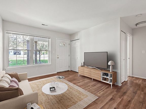 3rd image of 230 Plymouth Rd #1B-1Ba-625Sqft