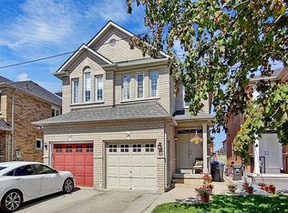 24 Penguin Ln, Brampton, ON L6R2C1