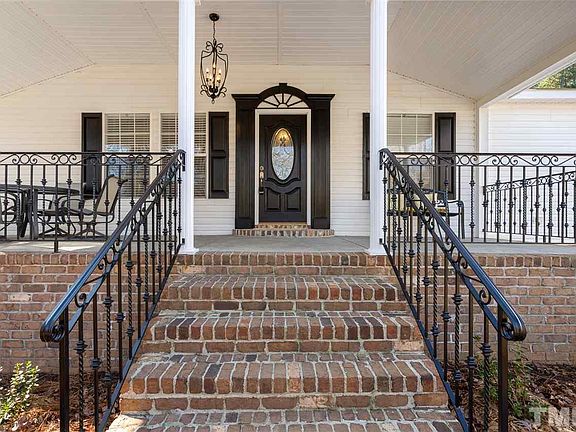 3rd image of 168 Windward Dr