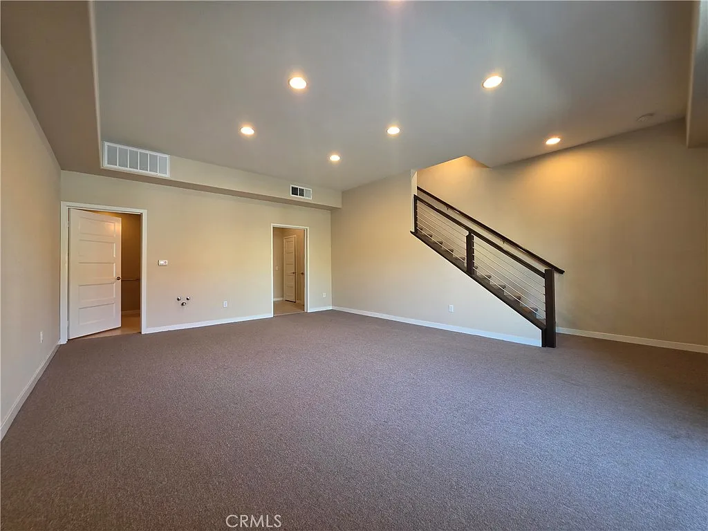 3 bed, 2.5 bath, 2300 sqft, $3,850 — Photo 3