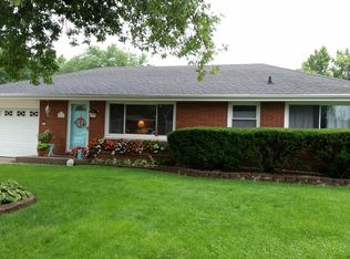 215 Redwood Dr, Godfrey, IL 62035