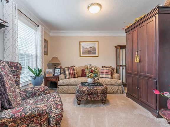 5th image of 3305 Maple Valley Ln