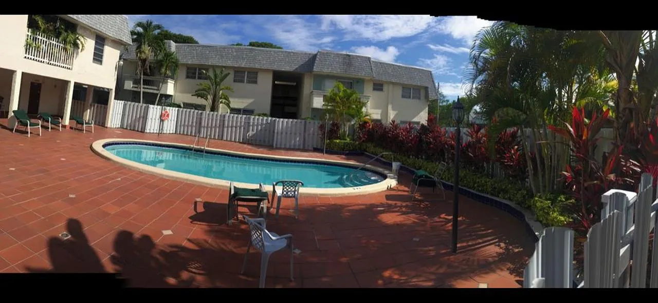 9360 SW 87th Ave — Photo 2