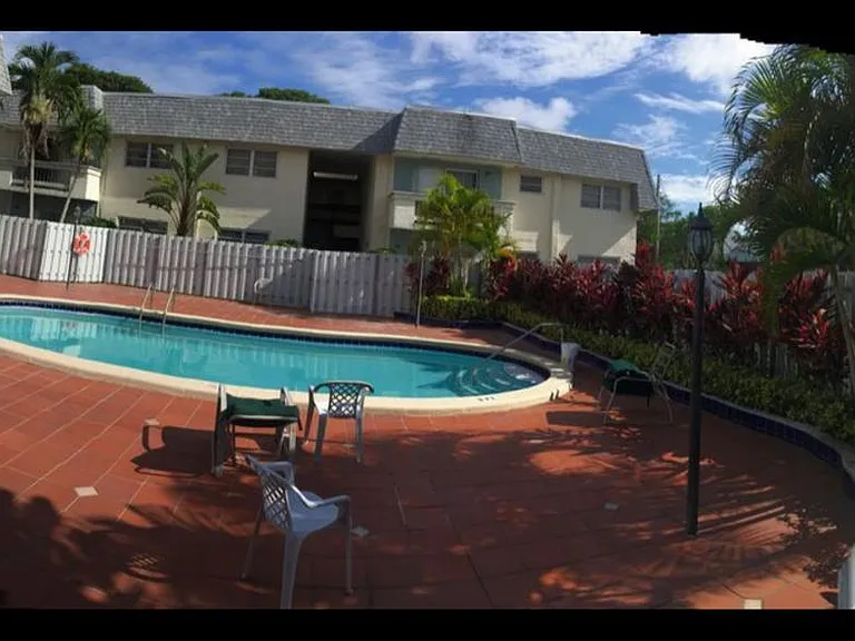 9360 SW 87th Ave #N14 — Photo 2