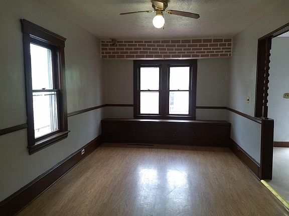 2nd image of 9522 Laird Ave