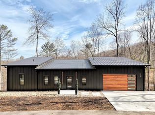 130 Midway Crossing Dr, Clyde, NC 28721